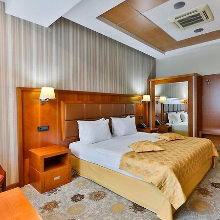 Kings Park Hotel ポドゴリツァ エクステリア 写真
