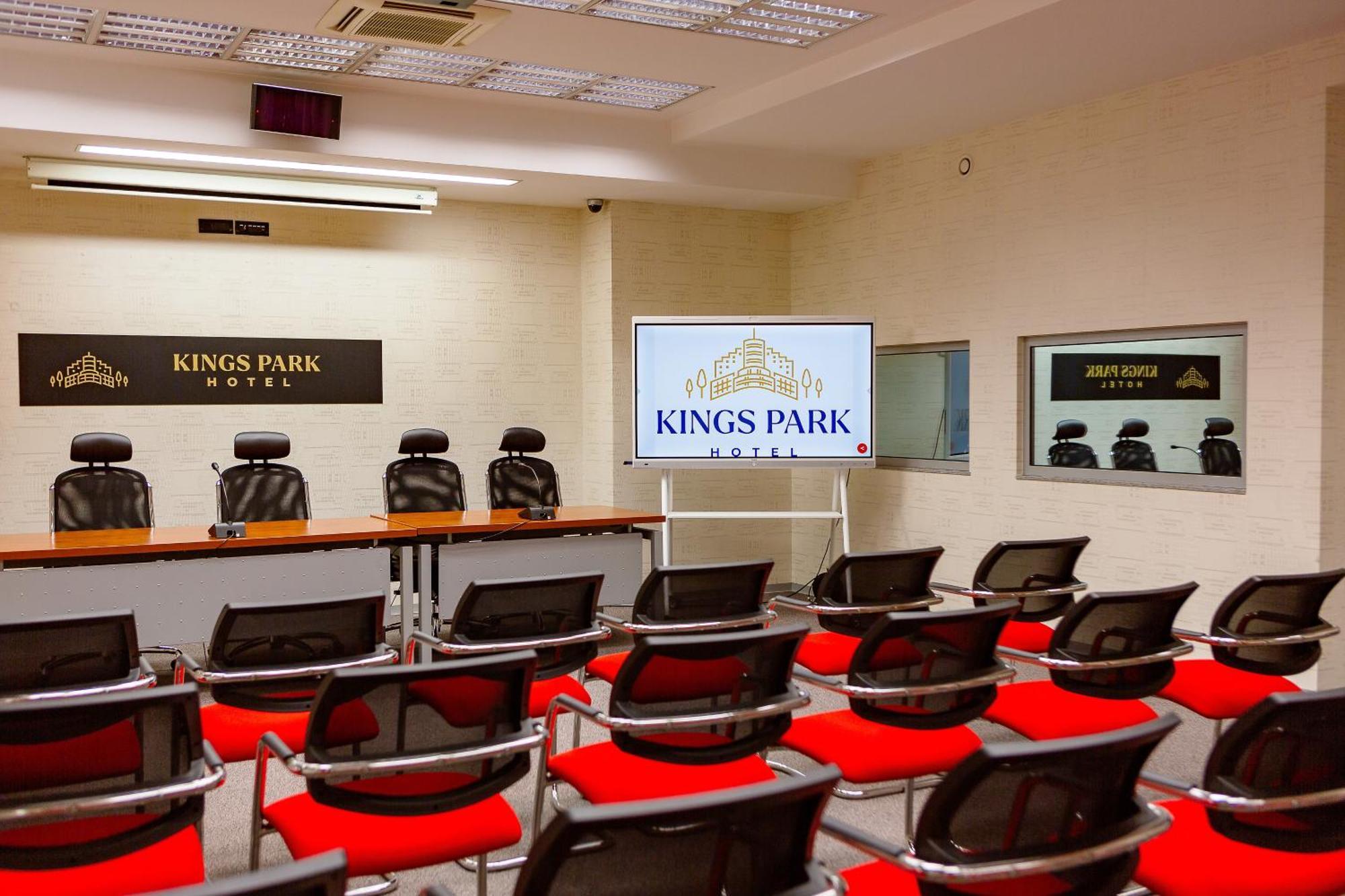 Kings Park Hotel ポドゴリツァ エクステリア 写真