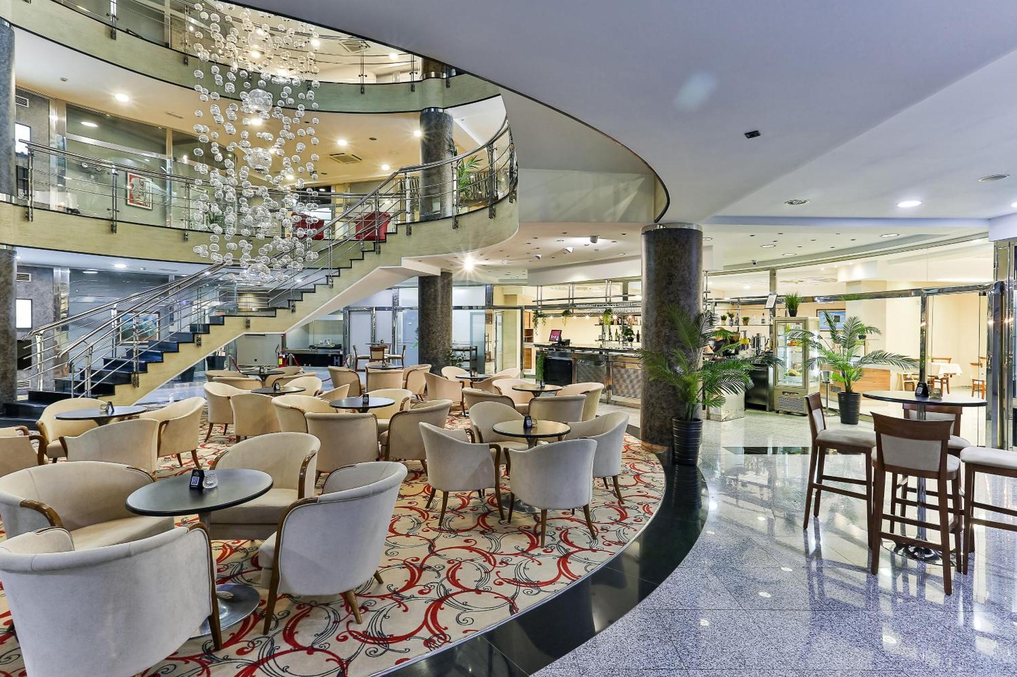 Kings Park Hotel ポドゴリツァ エクステリア 写真