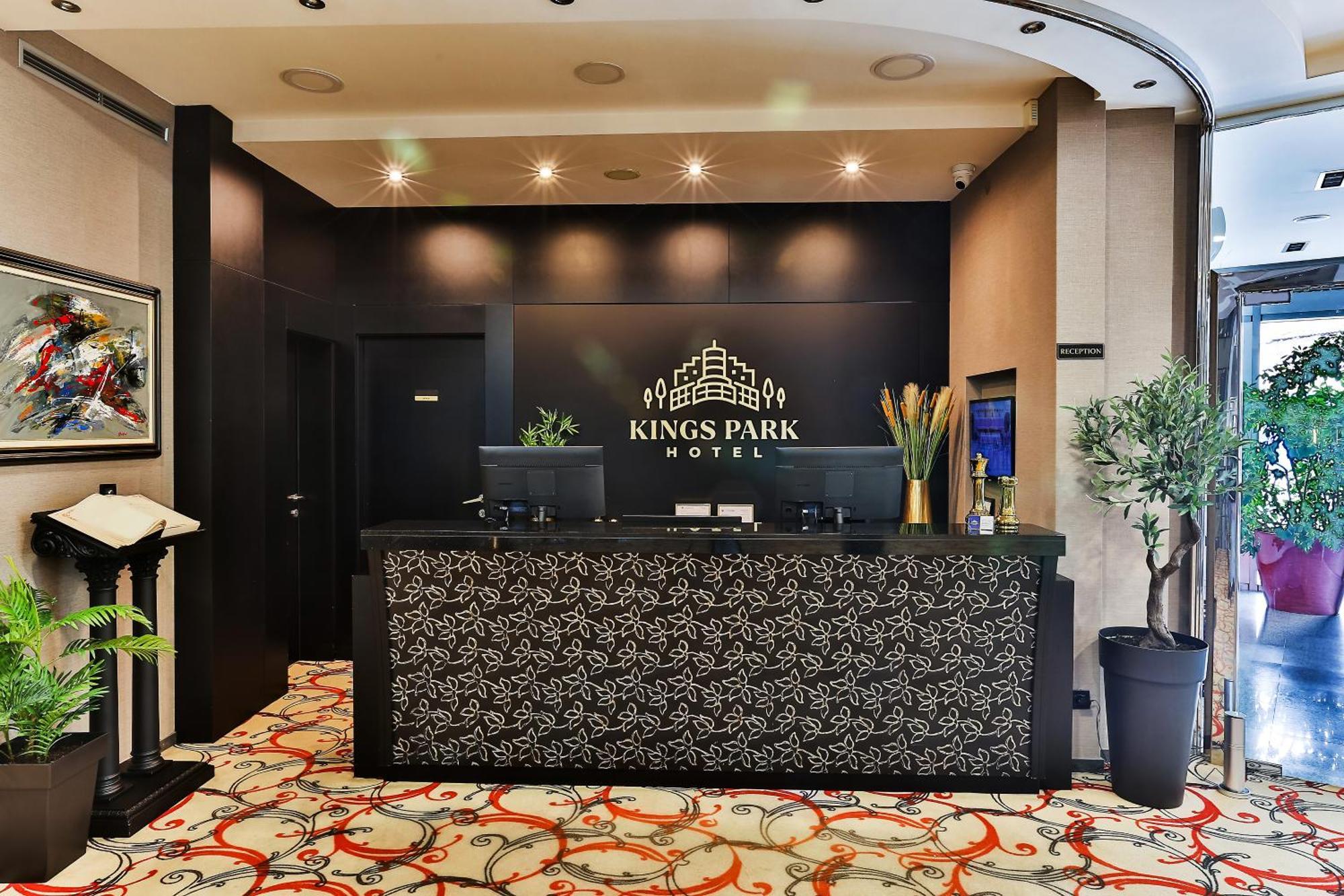 Kings Park Hotel ポドゴリツァ エクステリア 写真