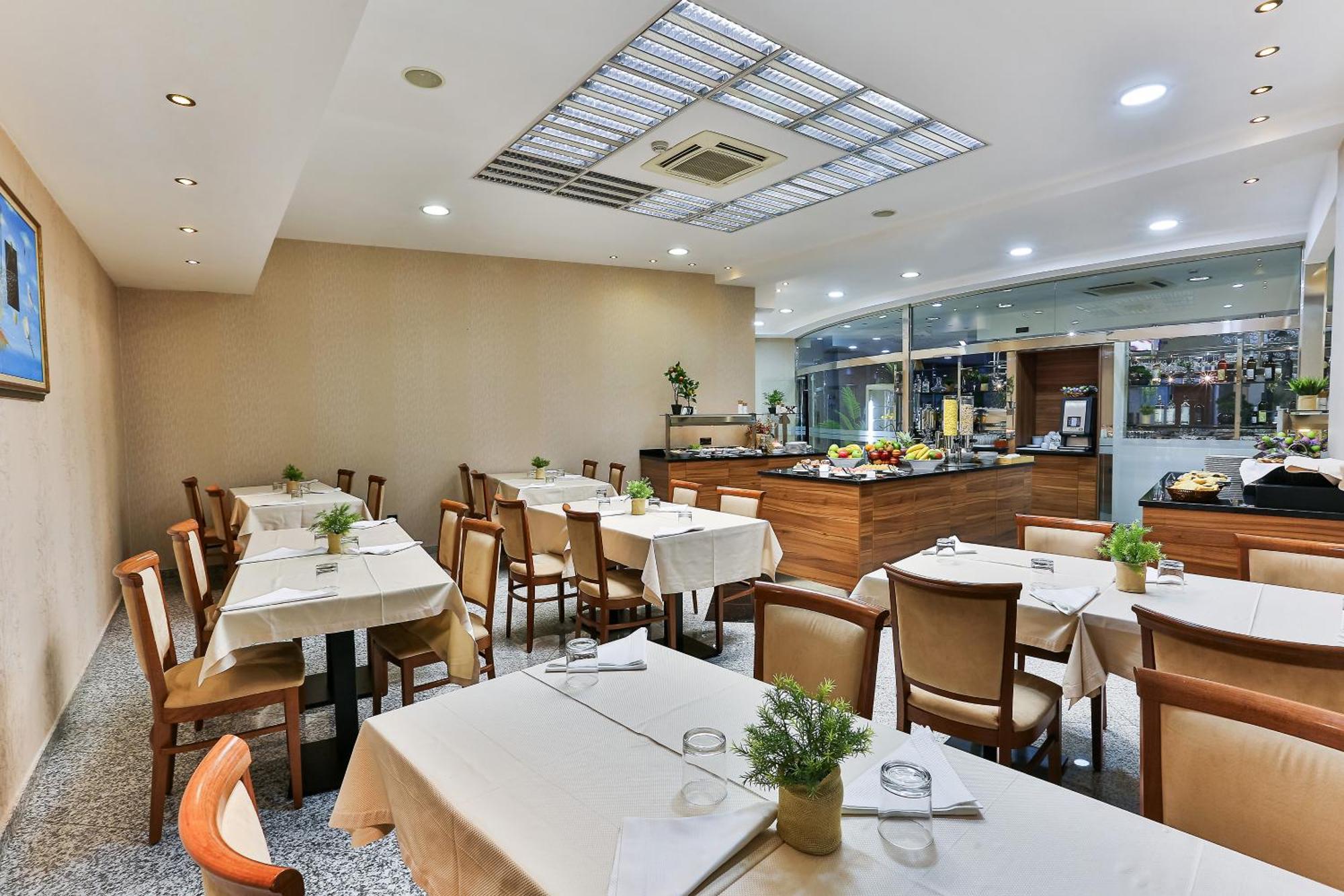 Kings Park Hotel ポドゴリツァ エクステリア 写真
