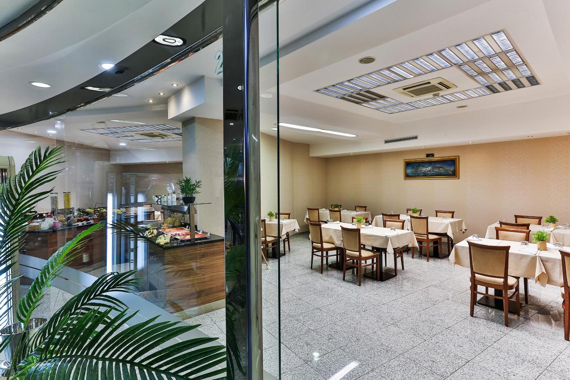 Kings Park Hotel ポドゴリツァ エクステリア 写真