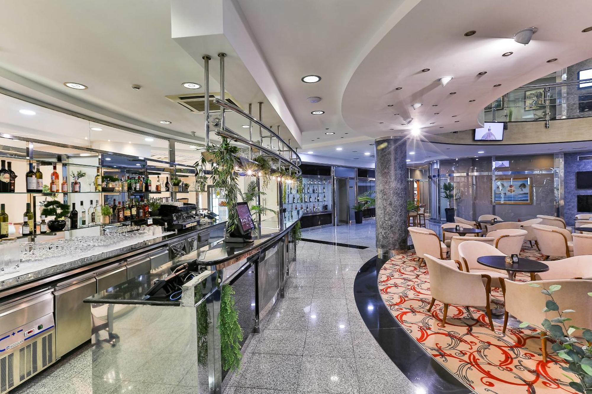 Kings Park Hotel ポドゴリツァ エクステリア 写真