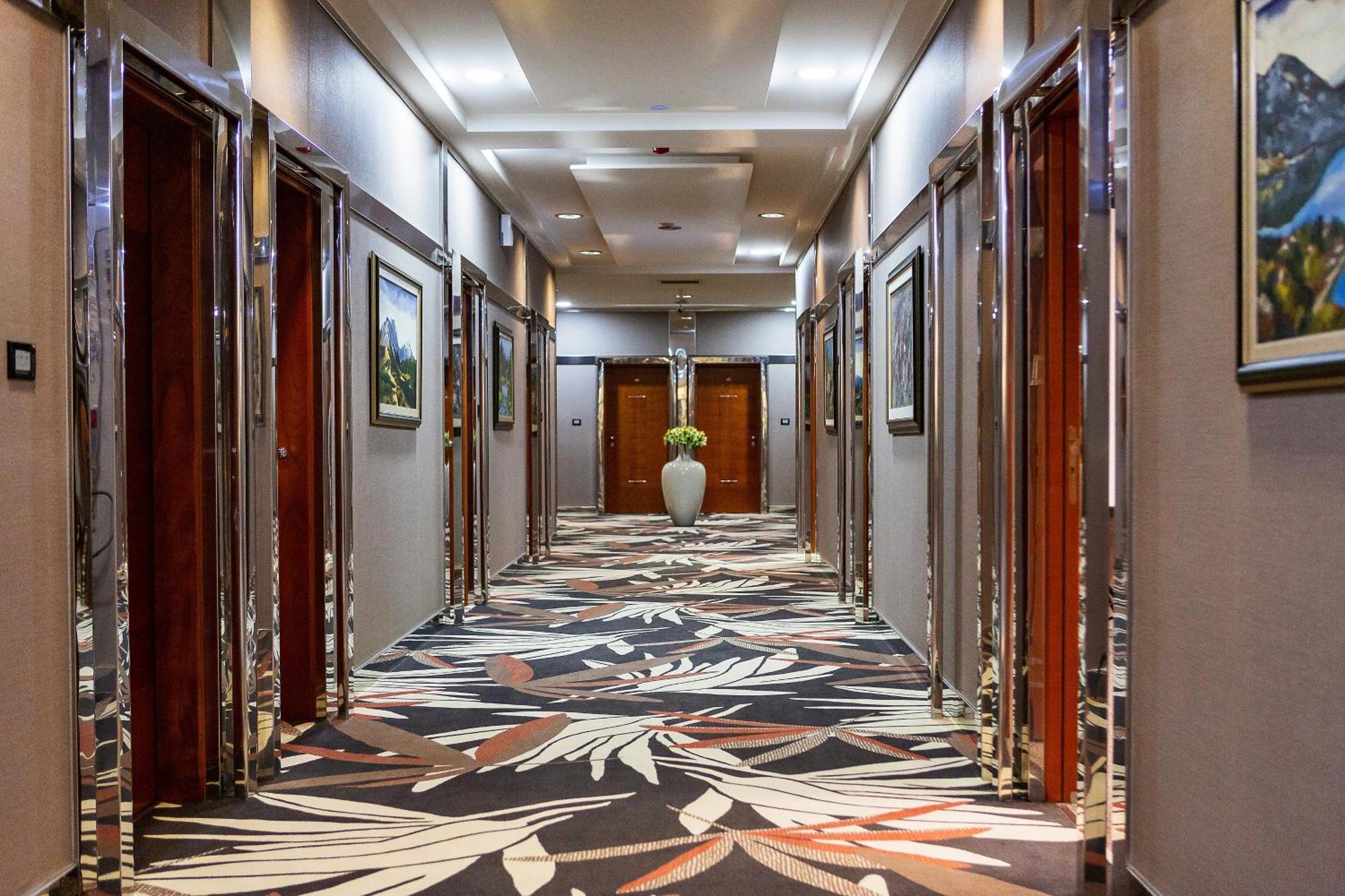 Kings Park Hotel ポドゴリツァ エクステリア 写真
