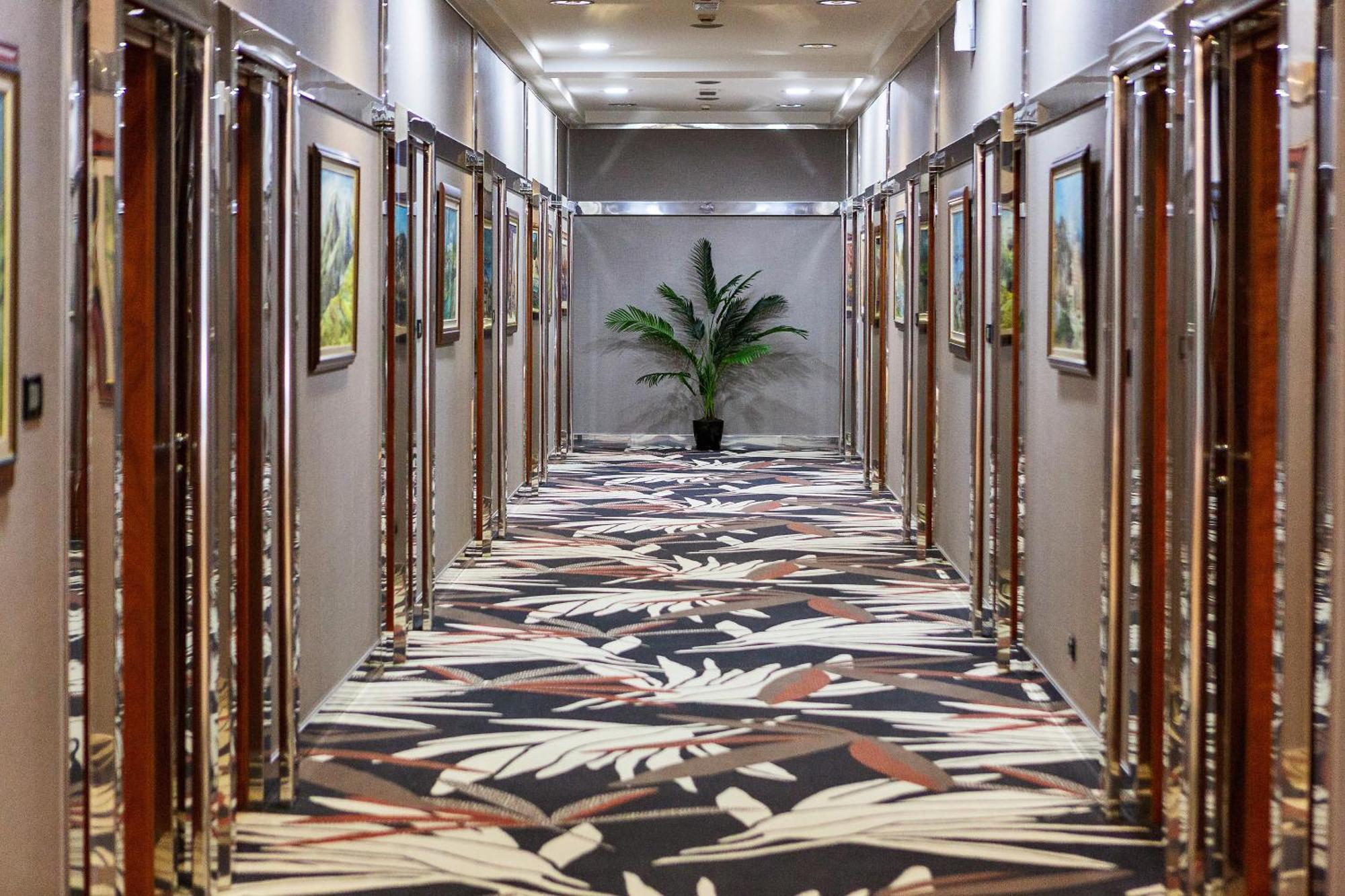 Kings Park Hotel ポドゴリツァ エクステリア 写真